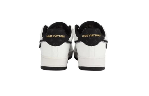 شوز نايك ام تو كي أبيض