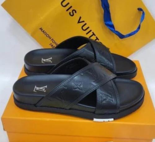 صندل LV اسود