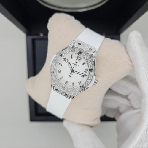 ساعه هويلت نسائي