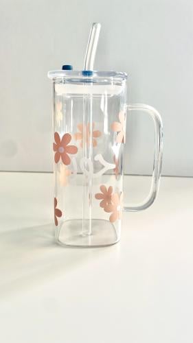 كوب زجاج بالاسم