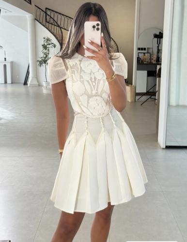 فستان نسائي أنيق على الموضة مقسم بالدانتيل والزهور...