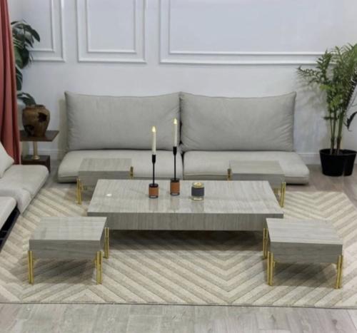 طقم طاولات ضيافة ارضي بديل الرخام بيج