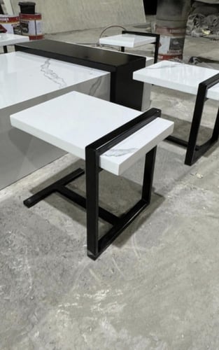 طقم طاولات أرضي