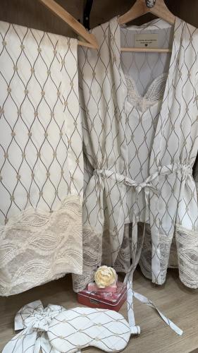 طقم انثوي حرير