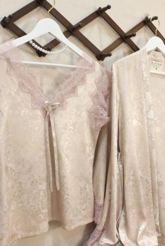 طقم الانوثه الانيق حرير ارمني وردي