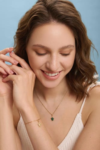 تعليقة شارم ذهب على شكل سلحفاة مزينة بالملاكيت | ش...