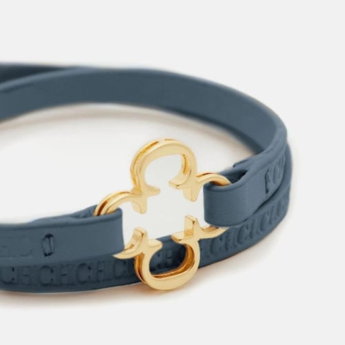 سواره جلد من كارولينا هيريرا