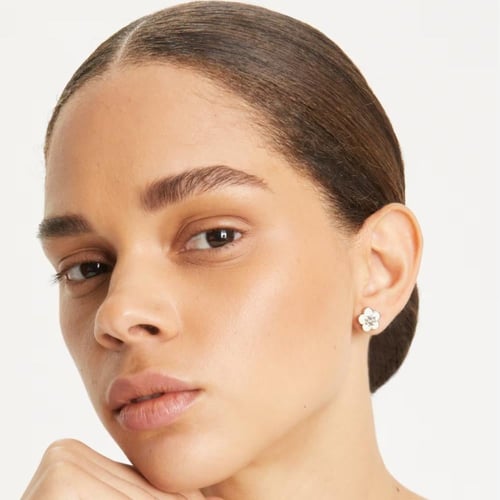 حلق من توري بورش على شكل زهره- مطلي بالذهب