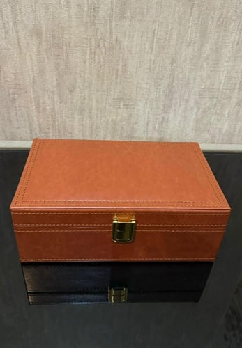 صندوق جلد فاخر مع أوقيه عود تايقر + ربع تولة دهن ع...