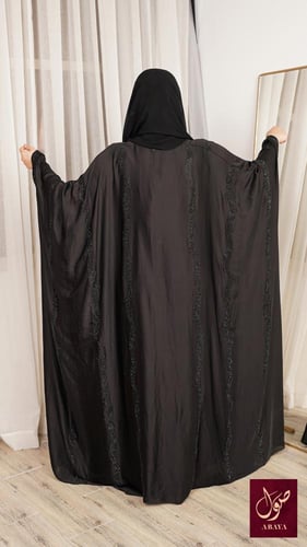 عبايه حرير اسود لامع مع الكرستال