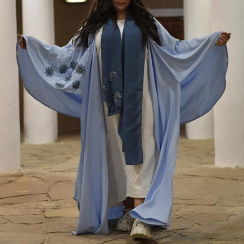 عبايه فراشه طبقتين حرير مع شيفون مزينه بالورد مع ط...