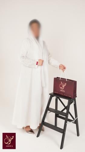 عبايه ابيض لنن كلوش مع الخرز والكرستال من الاكمام