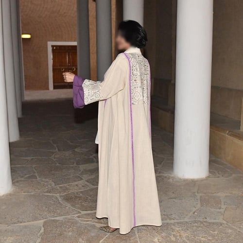 عبايه لنن كلوش باكمام مطرزه مزينه بالطرير من الجوا...