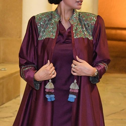 عبايه كريب ملكي كلوش مع الشك من الكتف والظهر والاك...