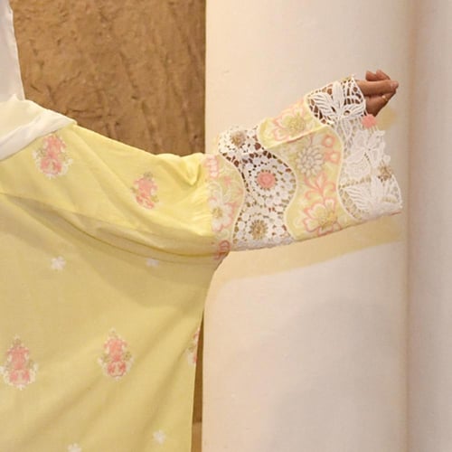 عبايه مشجره باطراف دانتيل