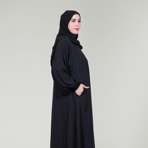 عبايه حج قماش اسود خفيف مع مطاط الاكمام وسحاب امام...