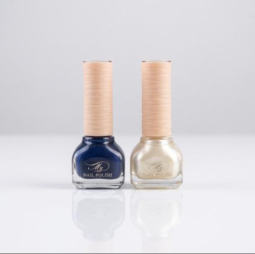 Two-tone distinctive nail polish