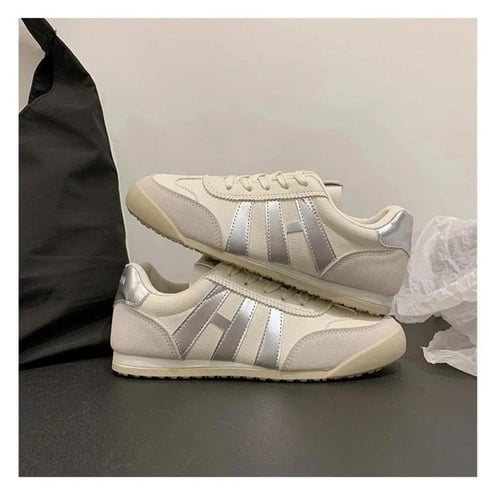 أحذية رياضية للنساء تتميز بنعل ناعم ومريح