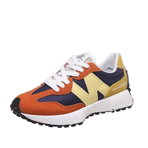 حذاء رياضي نسائي