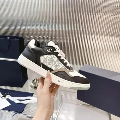 أحذية رياضية جلدية كلاسيكية