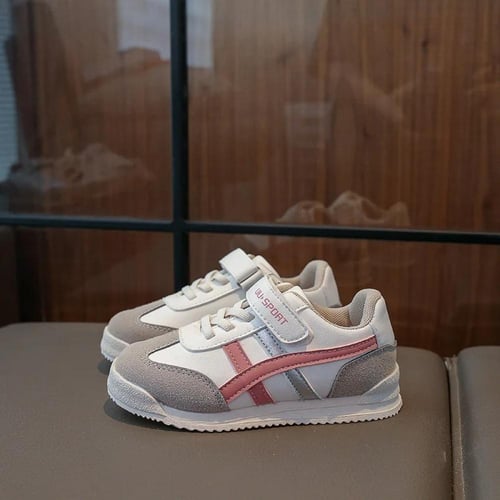 أحذية رياضية للأطفال