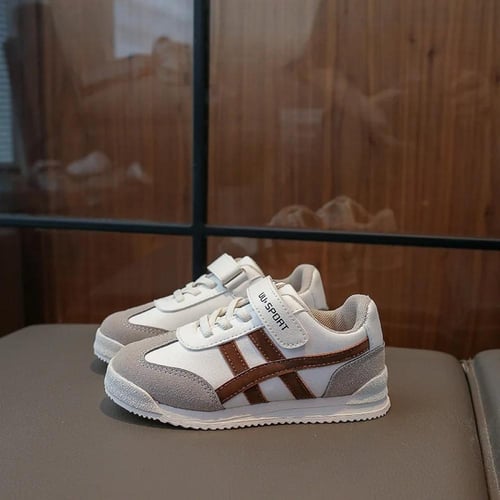 أحذية رياضية للأطفال