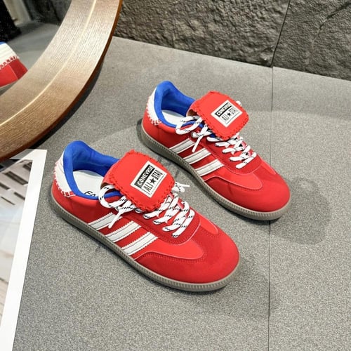 حذاء نسائي مسطح