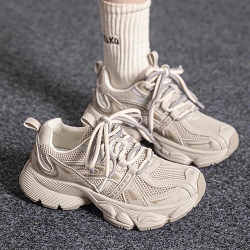 أحذية رياضية نسائية