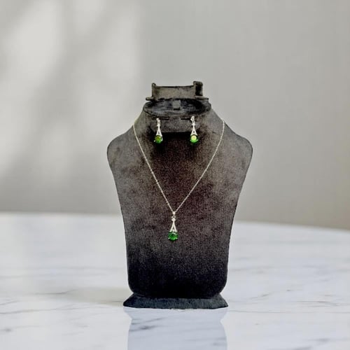 طقم أخضر باريس ( سلسال + حلق )