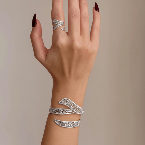 أسورة حرف مع خاتم حرف