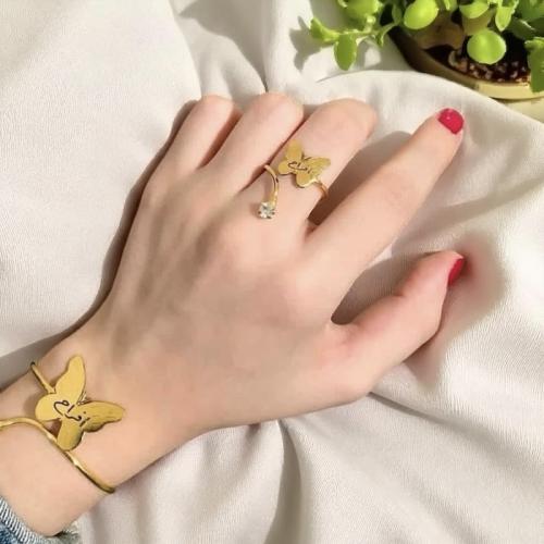 أسورة + خاتم على شكل فراشة