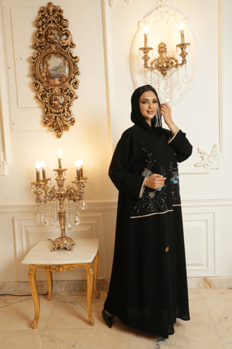 عباية كريب ياباني فاخر بتصميم بخرز وفصوص سوارفسكي...