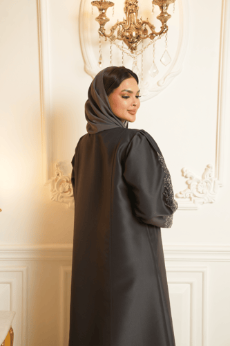 كريب إيطالي فاخر مع قصة من الامام وتطريز يدوي خيوط...