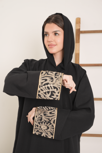 عباية أسود كريب ياباني تطريز ذهبي ناعم