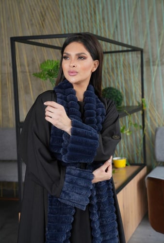 عباية كحلي مخملي مع فرو دافيء