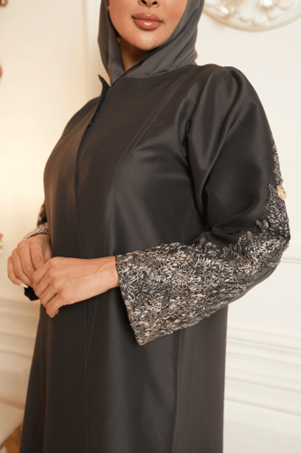 كريب إيطالي فاخر مع قصة من الامام وتطريز يدوي خيوط...