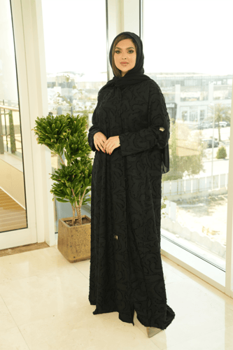 عباية كريب ياباني منقوش بارز بالخيط الاسود