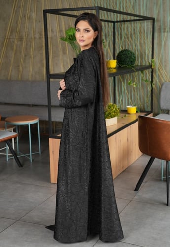 عباية اسود جاكار مشجر بتطريز اسود فاخر