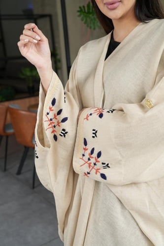 وشاح بيج لينن درجة أولى مشغول يدوي ركامه بالكحلي و...