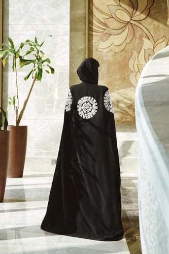 عباية كيب ملكي كريب ايطالي راقي مع تطريز يدوي بالف...