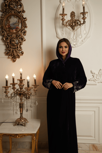 عباية موڤ غامق قطيفة فرنسي تطريز فاخر على الأكمام...