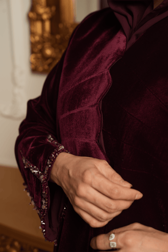 عباية عودي قطيفة فرنسي تطريز بالخرز على الأكمام مع...