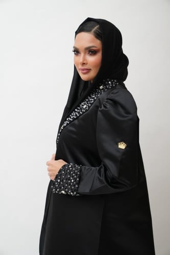 عباية تفته اليقنت بقصوص فضي وأسود