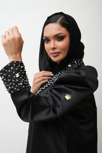 عباية تفته اليقنت بقصوص فضي وأسود