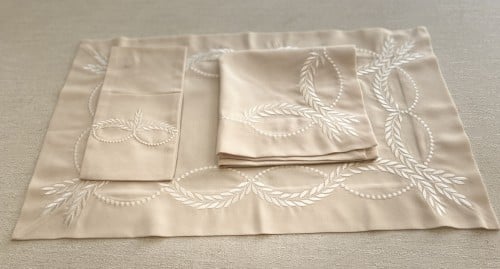 طقم مفرش طعام قطن تطريز فضي