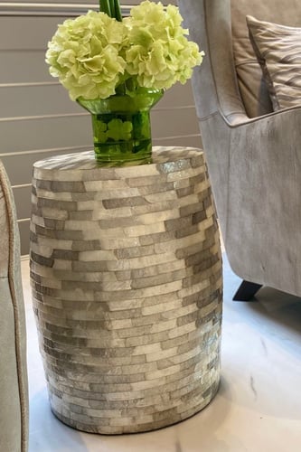 طاوله جانبيه صدف طبيعي- رمادي