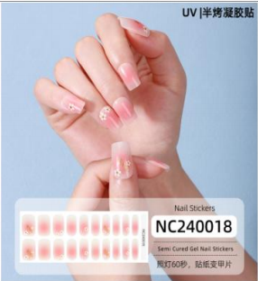 لفتة أناقة بلمسة جل الاظافر