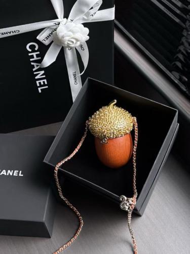 شنطة سهرة "أكورن مينيودير" (Acorn Minaudière) من شانيل تقليد ماركة عالي الجودة