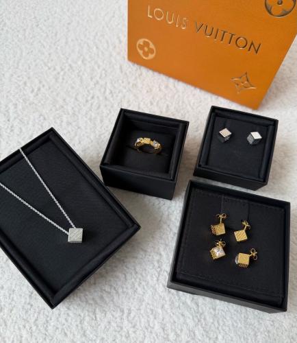 A set of Louis Vuitton high-quality brand imitatio...