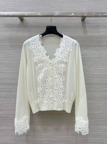 بلوزة نسائية